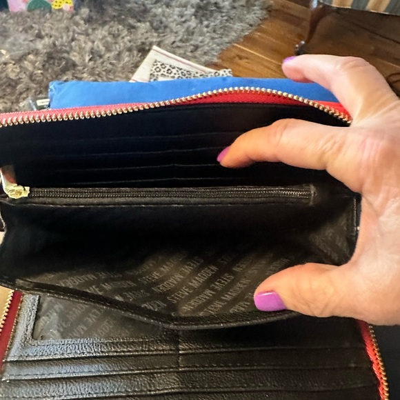 Pretty Steve Madden wristlet/wallet - Picture 5 of 8